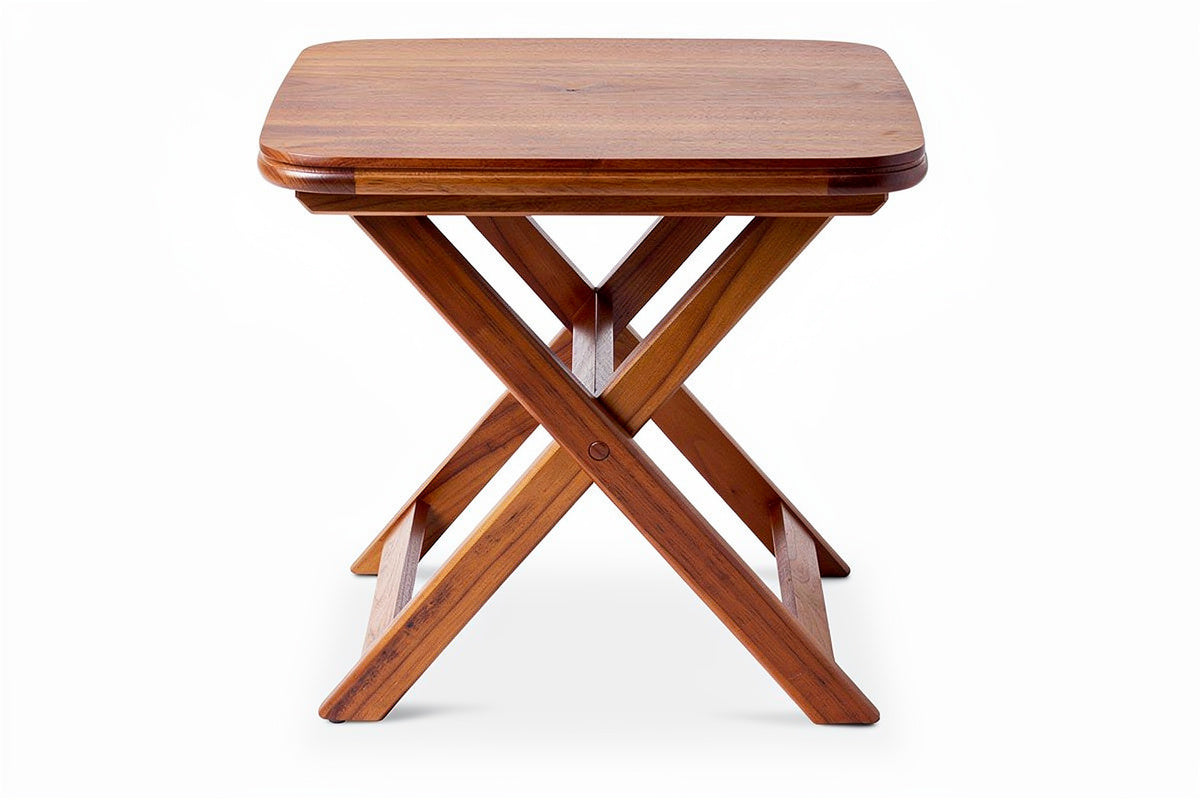 "Vouwbare Houten Tafel met Eenvoudig Ontwerp"