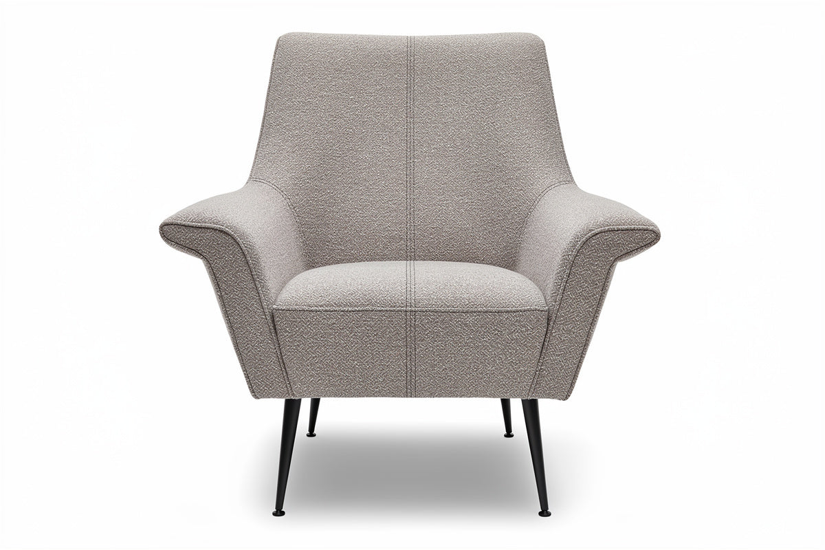 "Moderne fauteuil met metalen poten en comfortabele stof"
