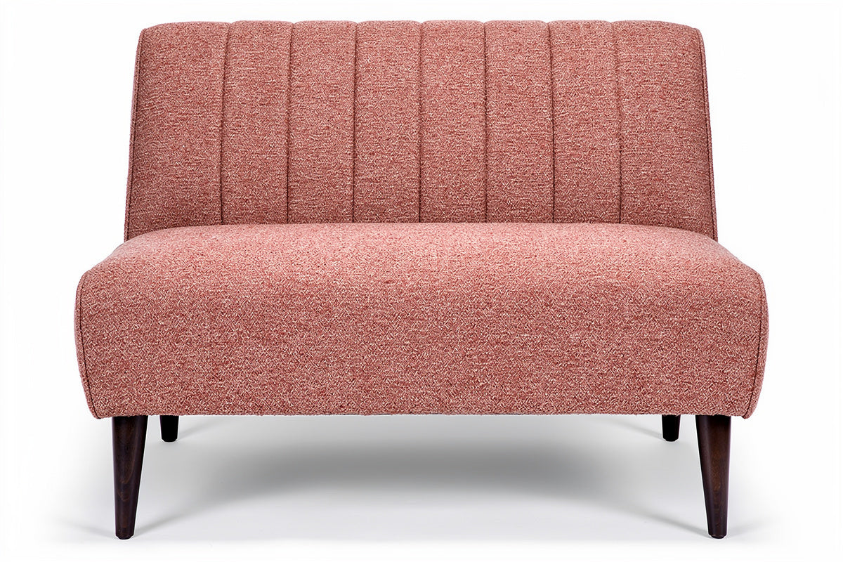 "Moderne Banken: Gestoffeerde Loveseat met Ribbelontwerp en Houten Poten"