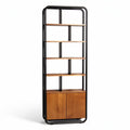 Moderne houten boekenplank met metalen frame en gesloten opbergkast